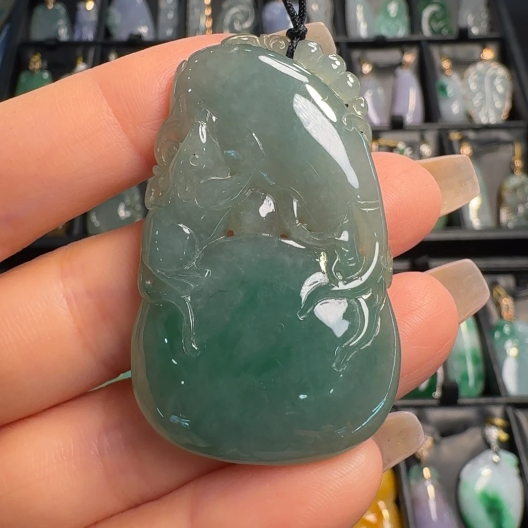 翡翠未镶嵌颈饰人生如意