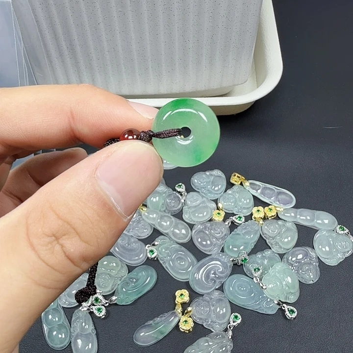 翡翠未镶嵌颈饰36