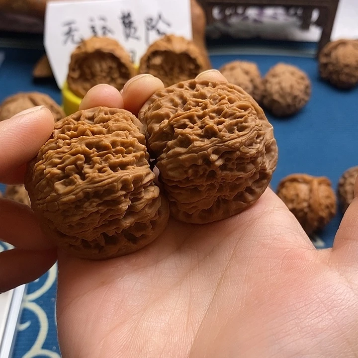 江***雪文玩核桃吊坠南疆石210