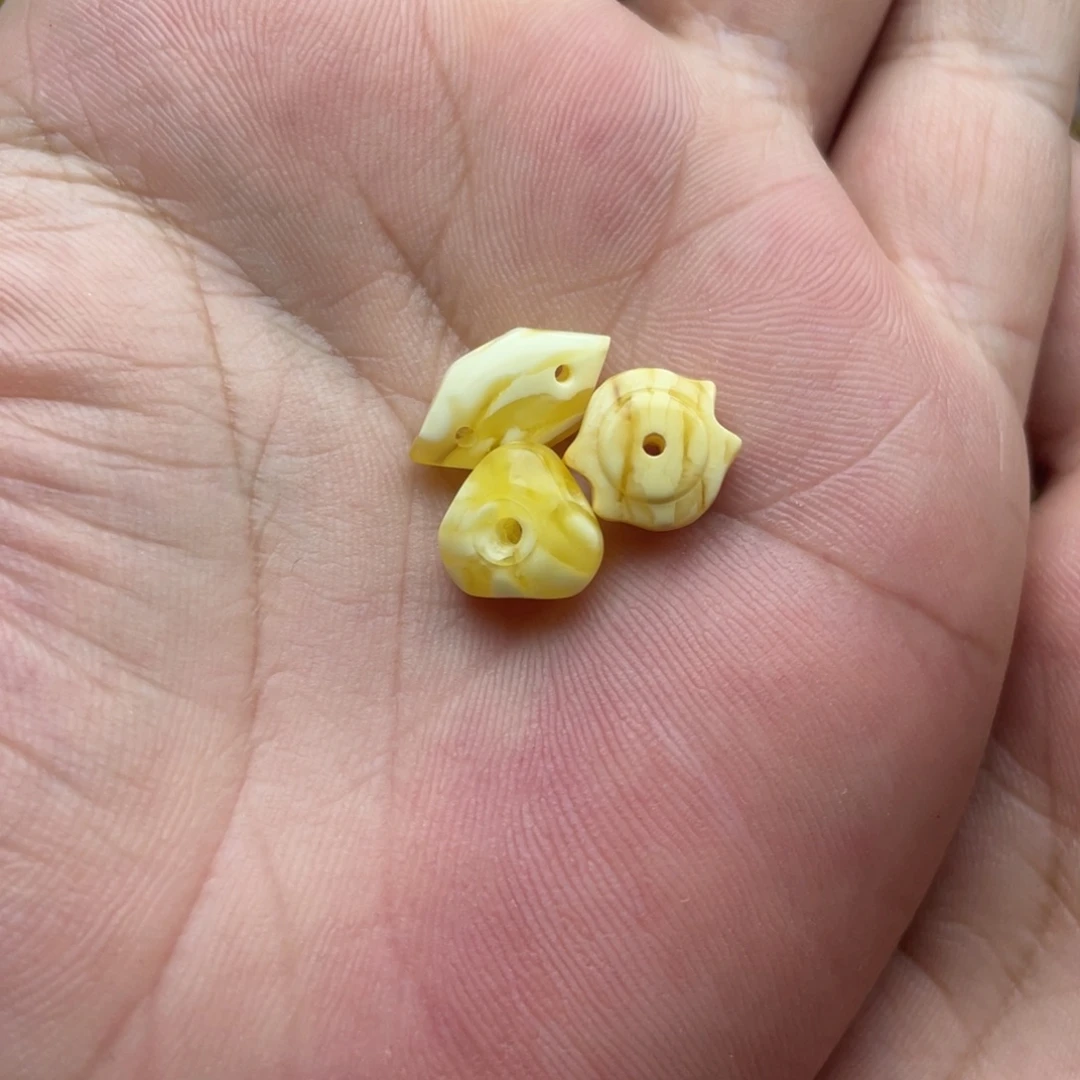 琥珀未镶嵌颈饰琥珀蜜蜡