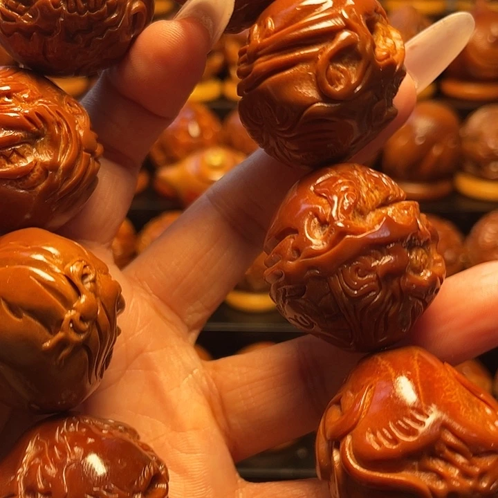 云***心把件橄榄核橄榄雕刻