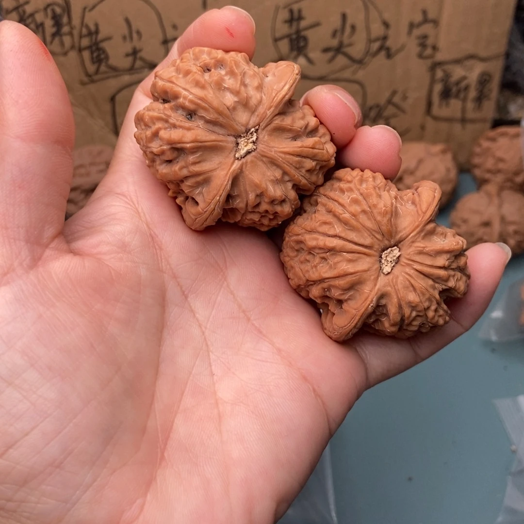 黄***红吊坠文玩核桃血麒麟51