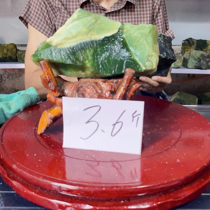 宇***光蛇纹石玉未镶嵌珠宝奇石原料