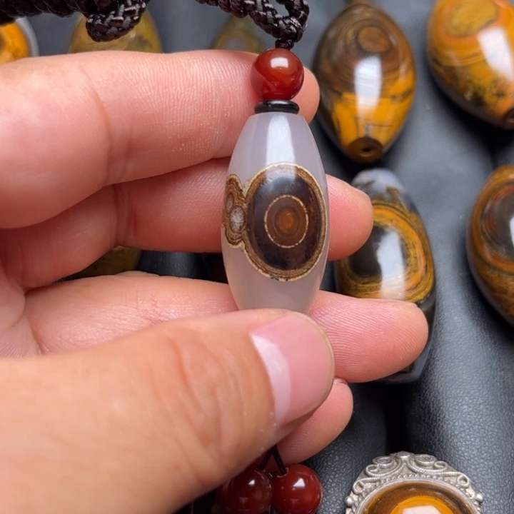 红***哥碧石未镶嵌颈饰珠