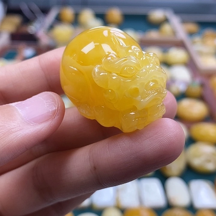 琥珀未镶嵌珠宝奇石13.83鸡油红貔貅吊坠