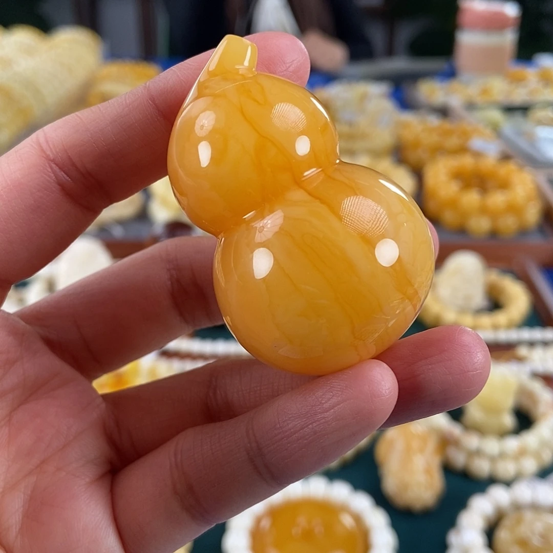 琥珀未镶嵌珠宝奇石32.97鸡油红葫芦吊坠