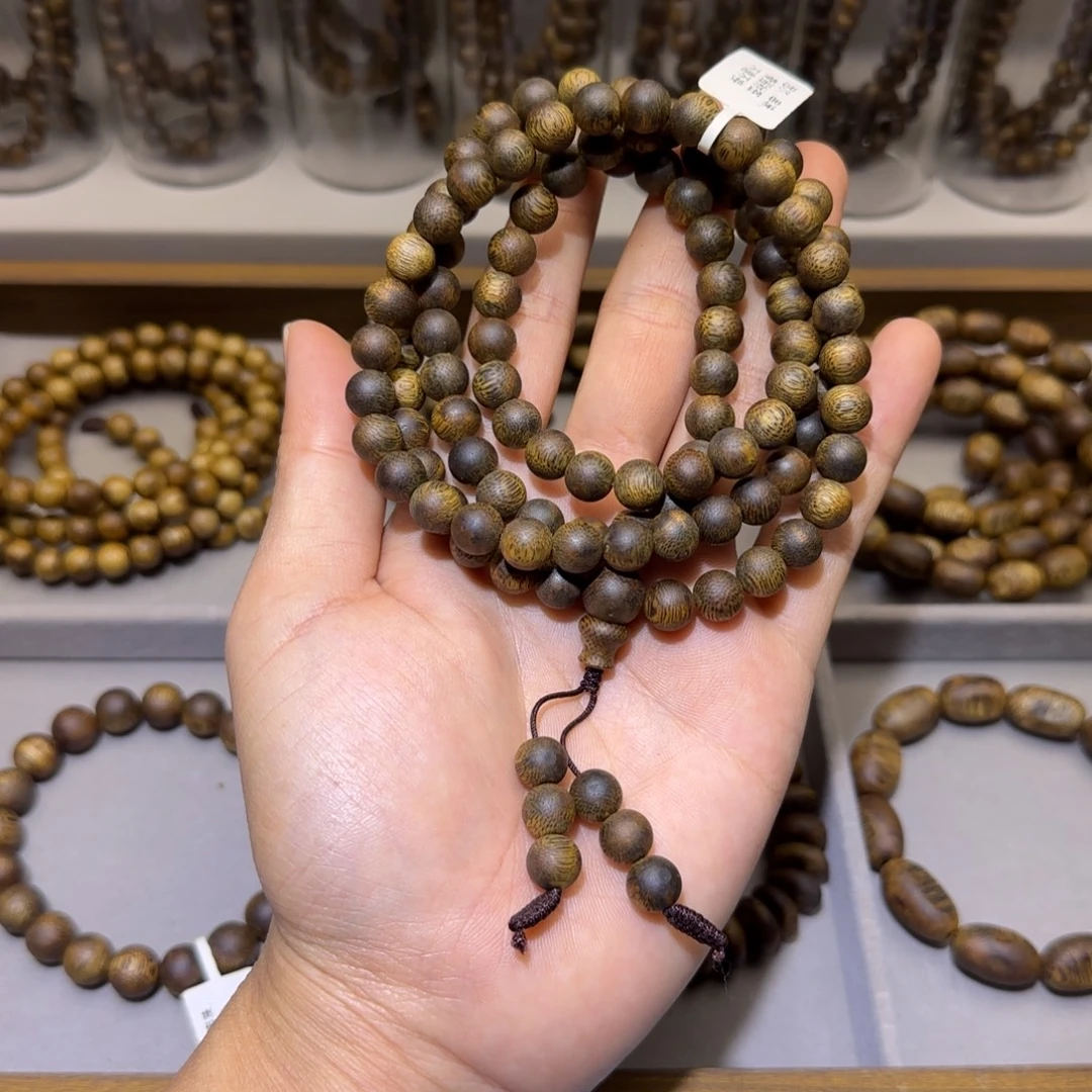 如***已沉香手串海南乌身白棋沉水浮0.8多圈35+