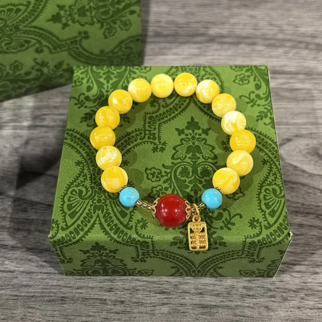 鸡油黄漂白花蜜蜡配南红手串（多样性发一件）B-144