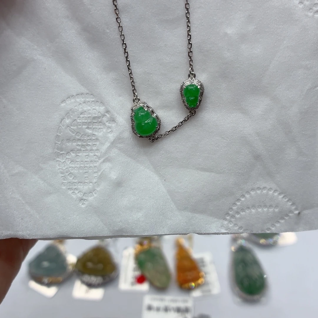 翡翠18K金镶嵌颈饰