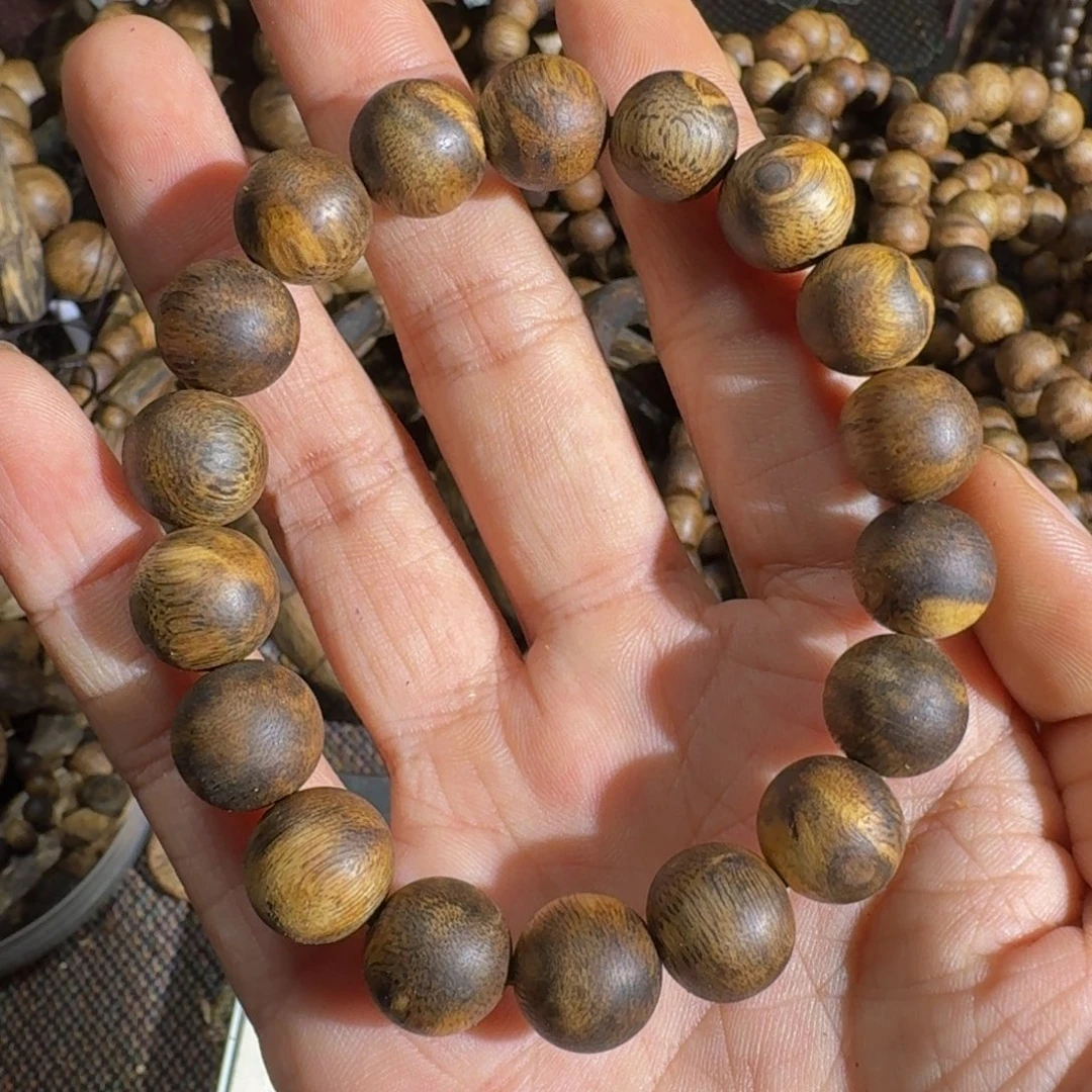 R***g沉香碎屑沉香蓝宝石留疤珠1.2规格12.7克