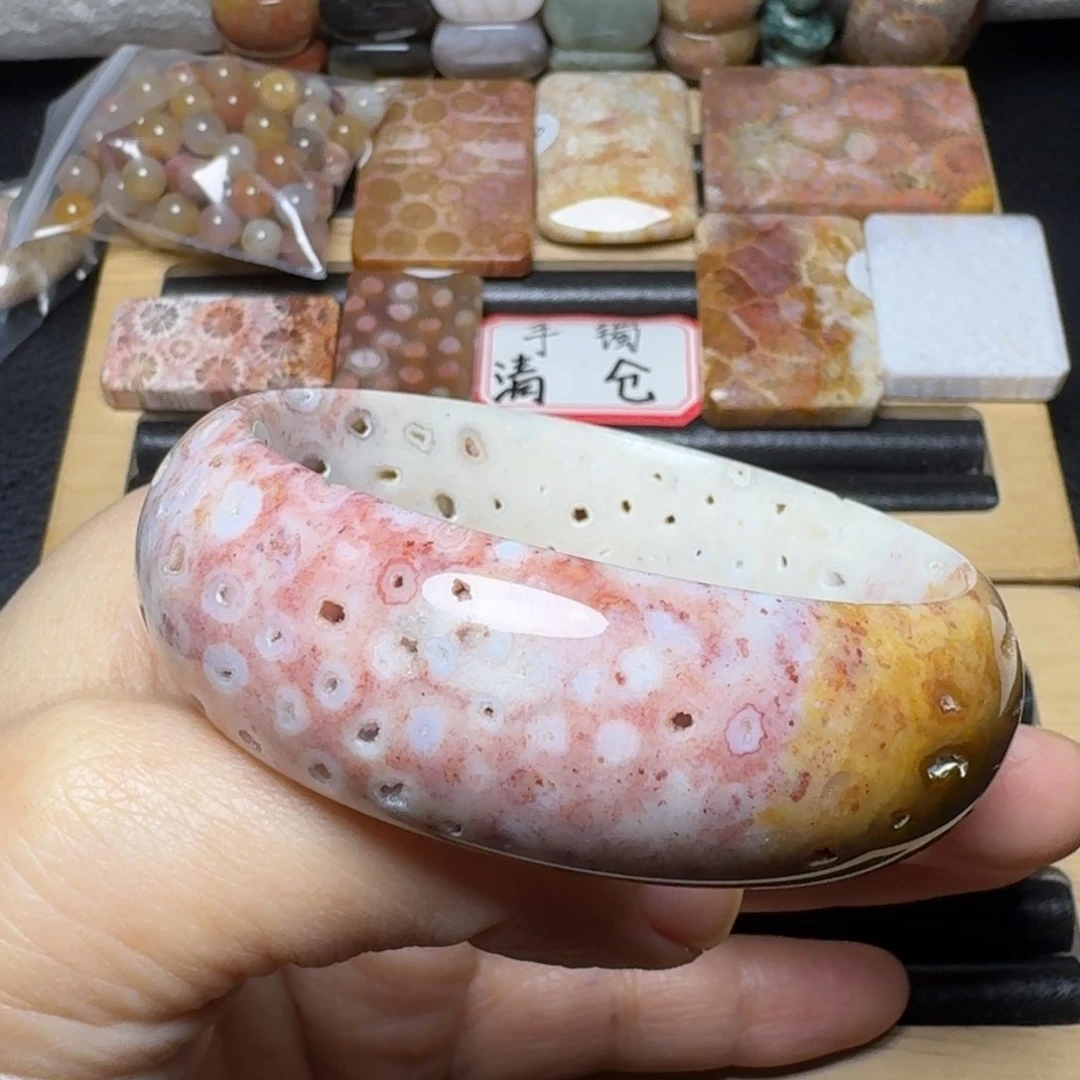 石英质玉55三彩的洞洞镯未镶嵌