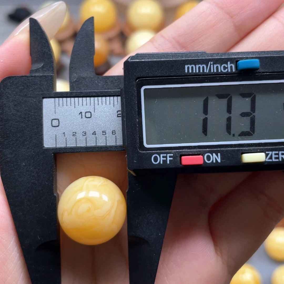 未镶嵌琥珀珠宝奇石