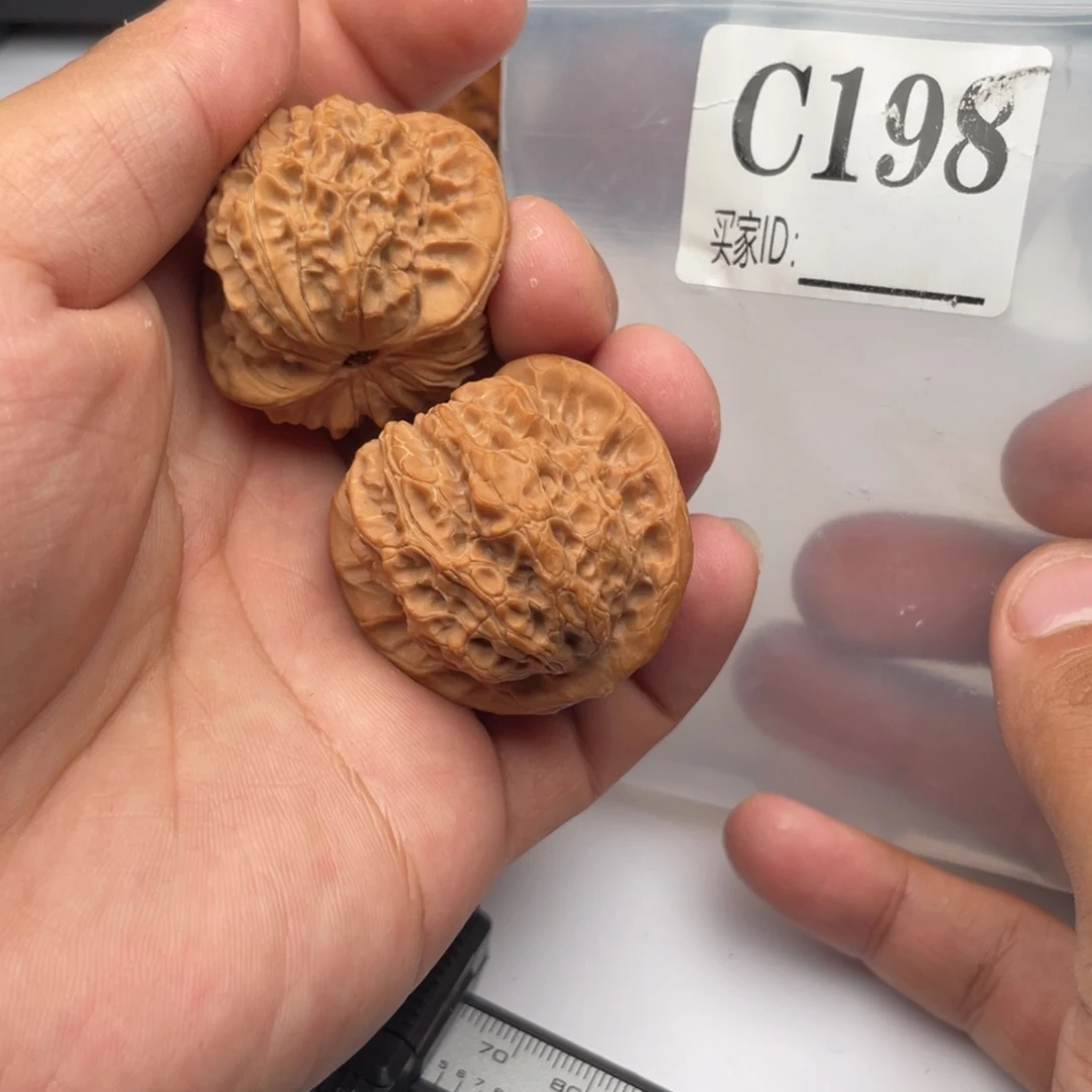 文玩核桃把件198血麒麟