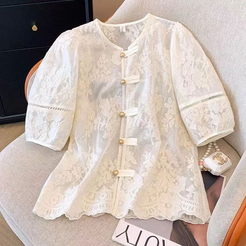 新中式复古国风盘扣绣花蕾丝衬衫女装2025夏宽松洋气镂空短袖上衣