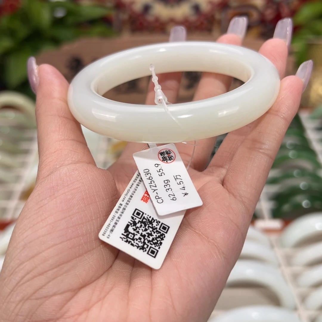 和田玉未镶嵌手镯和田玉羊脂白玉油膏料手镯