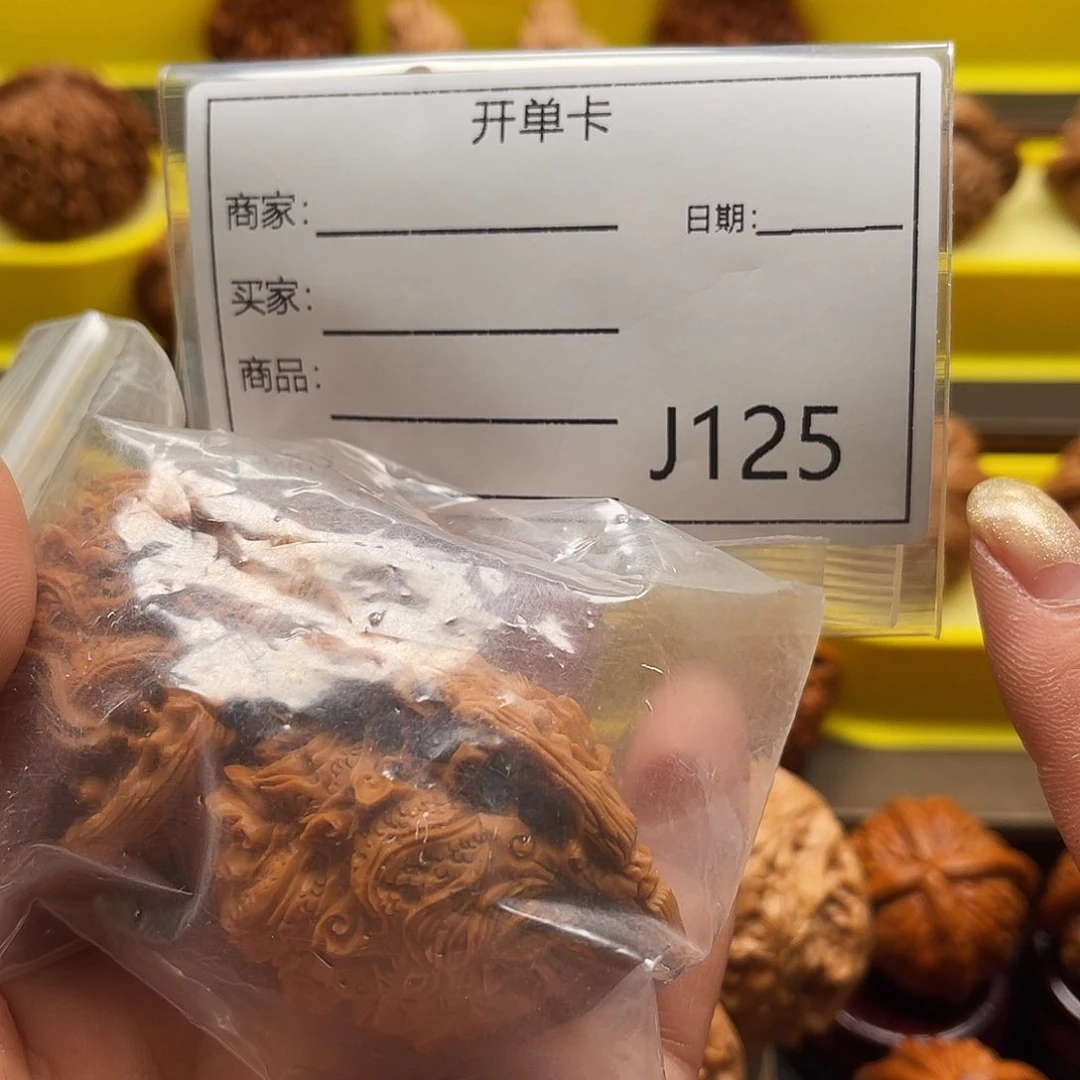 文玩核桃吊坠金****行Vhjbghbyh