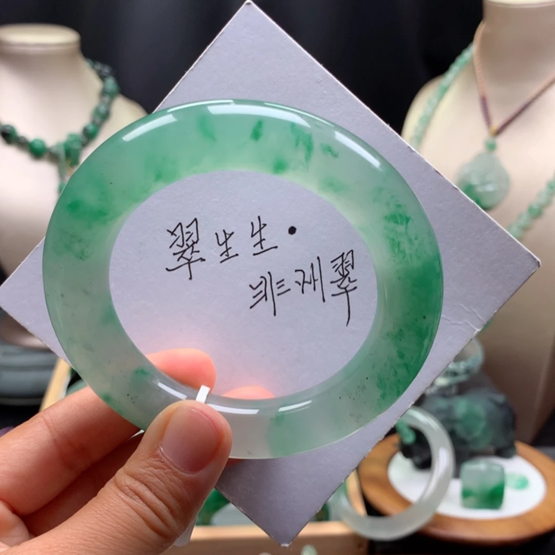 【闪购商品】未镶嵌手镯石英质玉