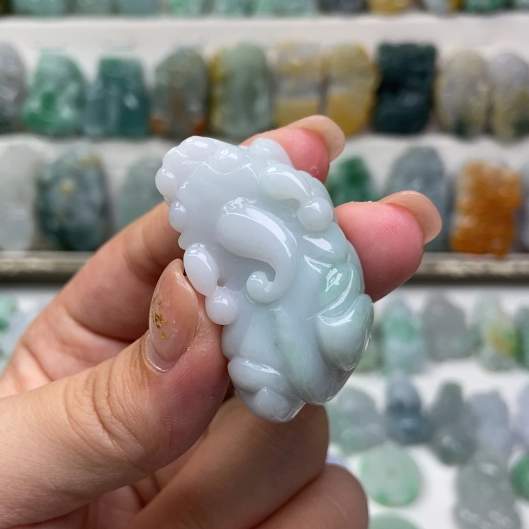 翡翠未镶嵌吊坠(赠链)口含珠