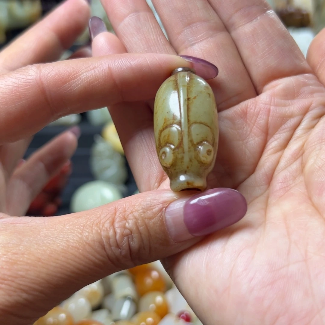 和田玉未镶嵌吊坠(赠链)