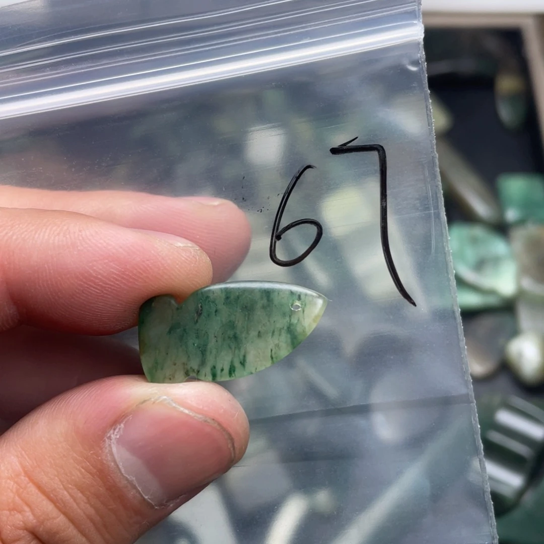独山玉未镶嵌珠宝半成品