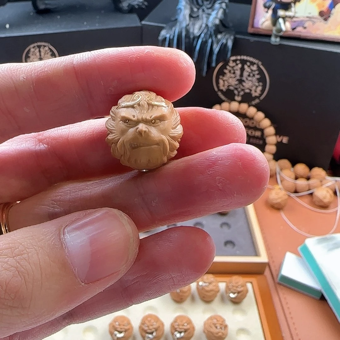 猴头核桃吊坠地***?黄黄大圣