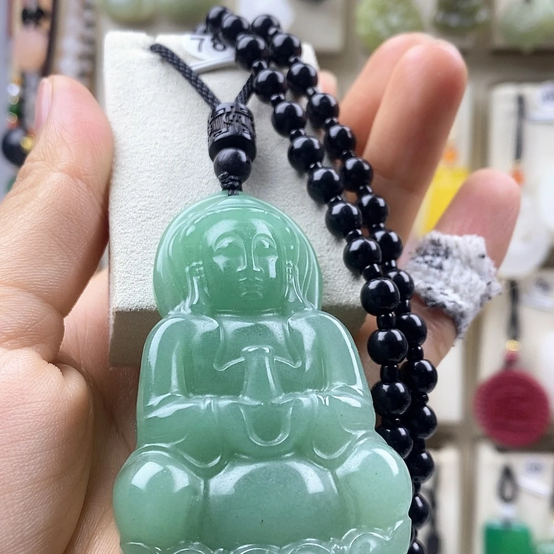 鵬***鵬石英质玉未镶嵌颈饰