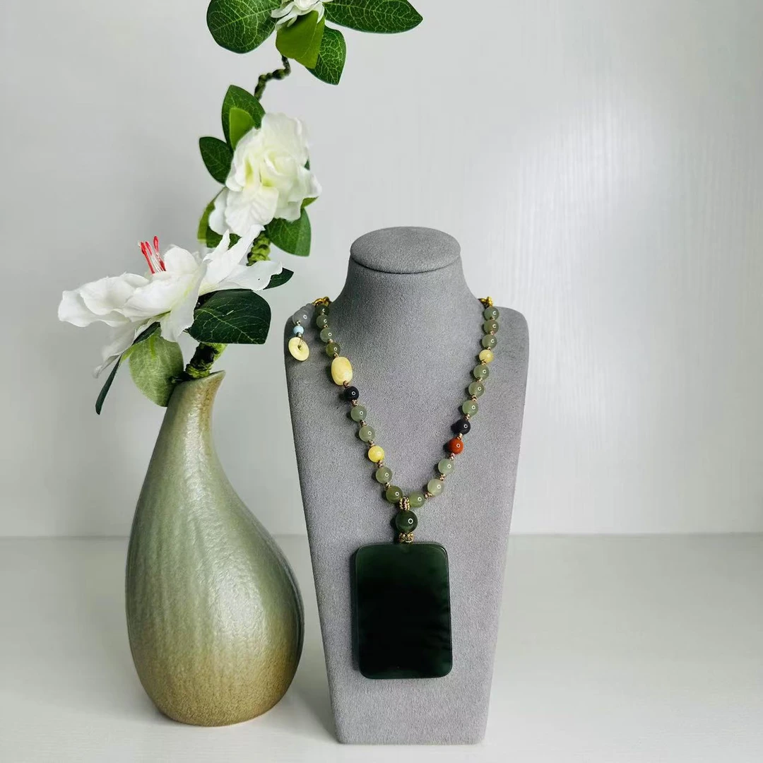 壹屿珠宝 1286和田玉典藏无事牌颈饰