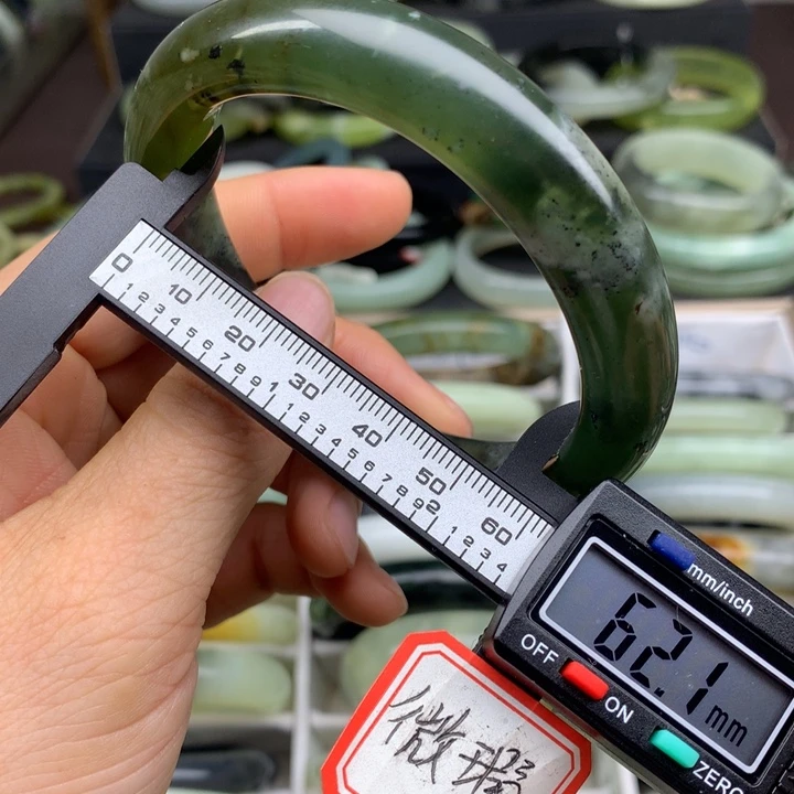 蛇纹石玉未镶嵌手镯580