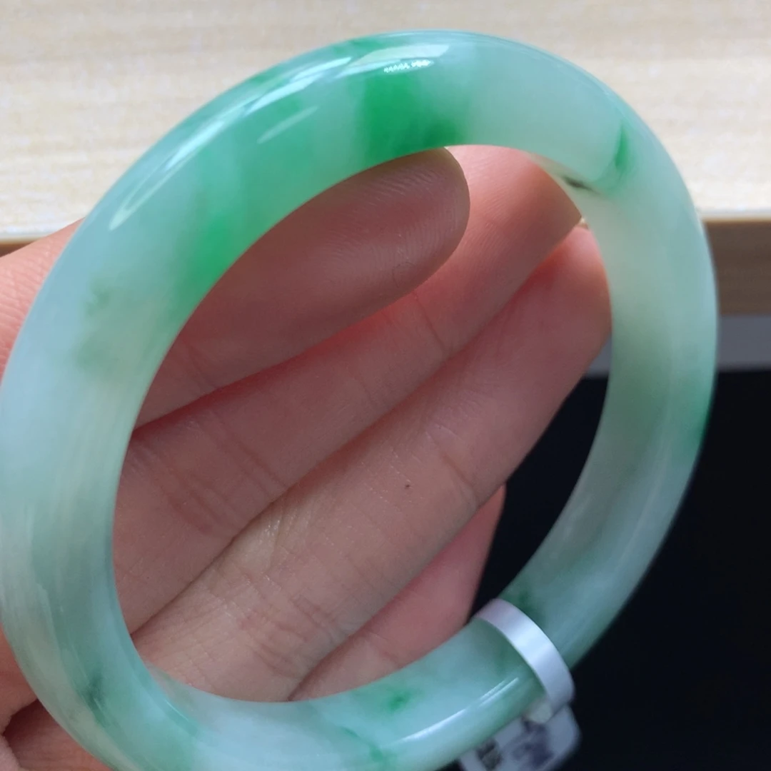 未镶嵌手镯翡翠手镯