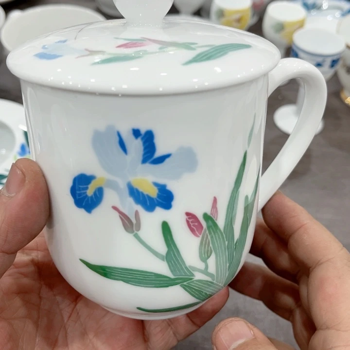 壶釉下五彩的瓷器和瓷器