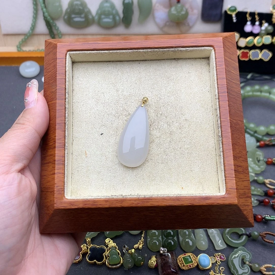 和田玉吊坠(不含链)18K金镶嵌