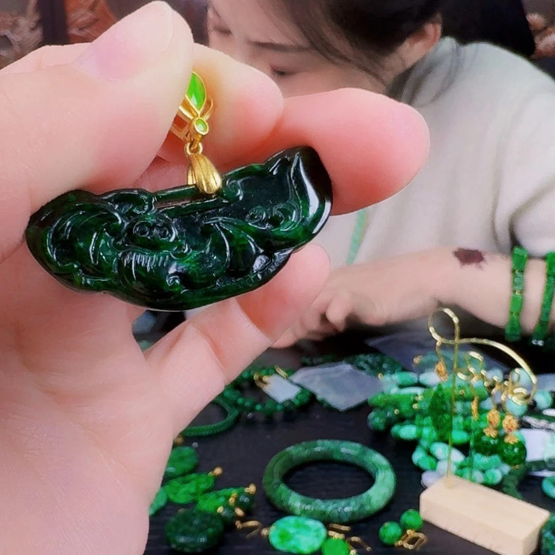 翡翠颈饰未镶嵌多样性发一个