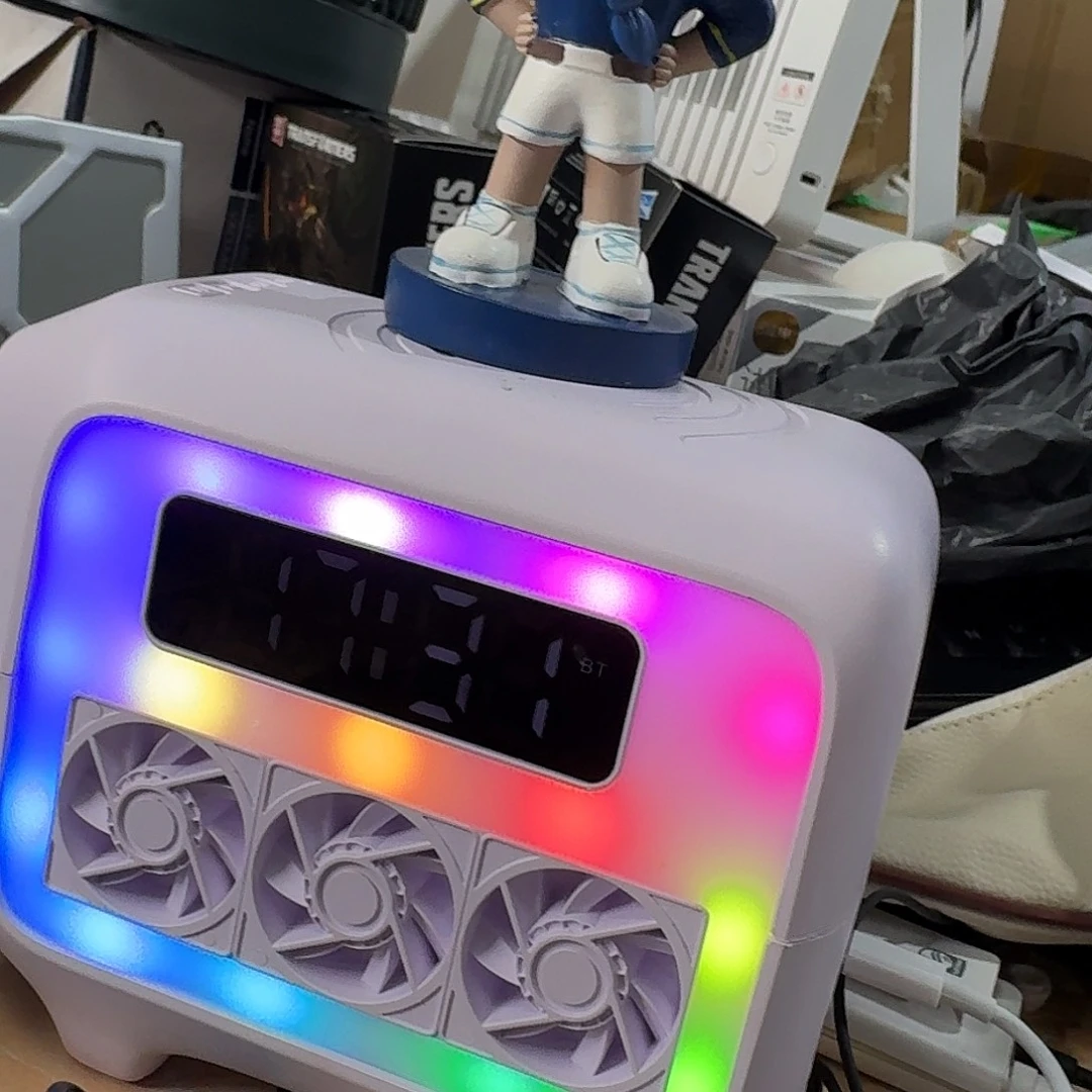 99新z1白色蓝牙音响➕手办