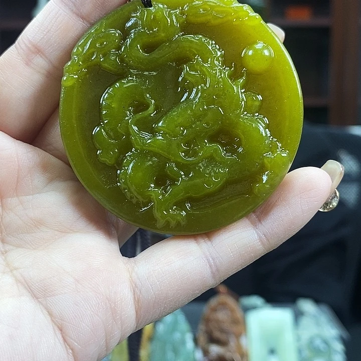 蛇纹石玉吊坠未镶嵌