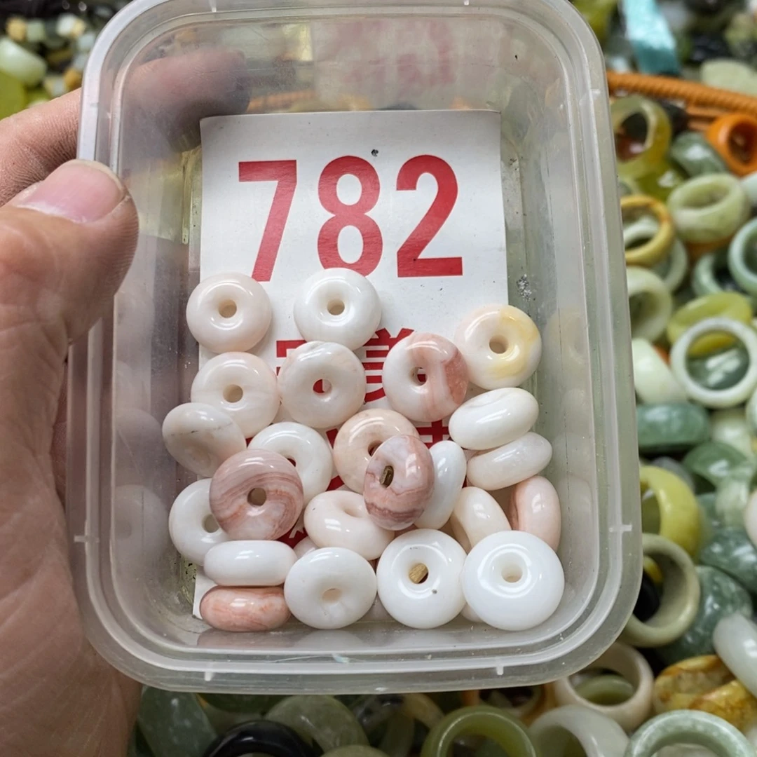 蛇纹石玉挂坠未镶嵌