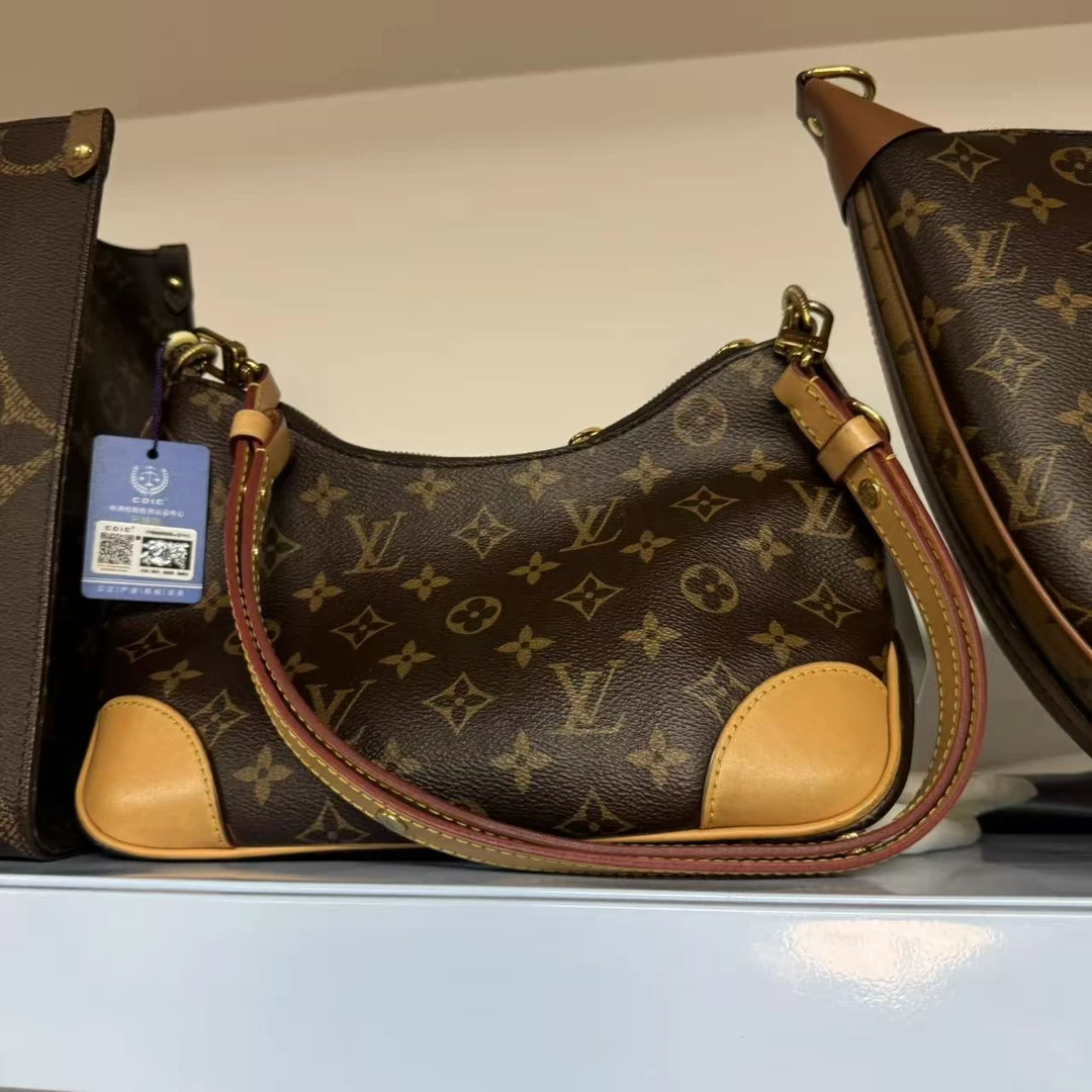 95新 LouisVuitton/路易威登 lv黄牛角/二奢包包