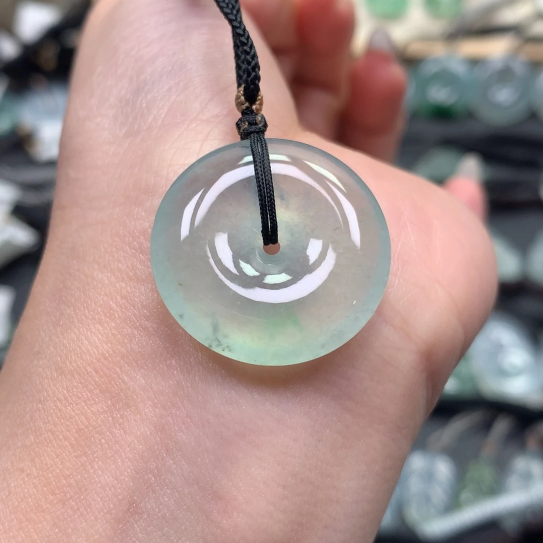 翡翠颈饰未镶嵌扣子