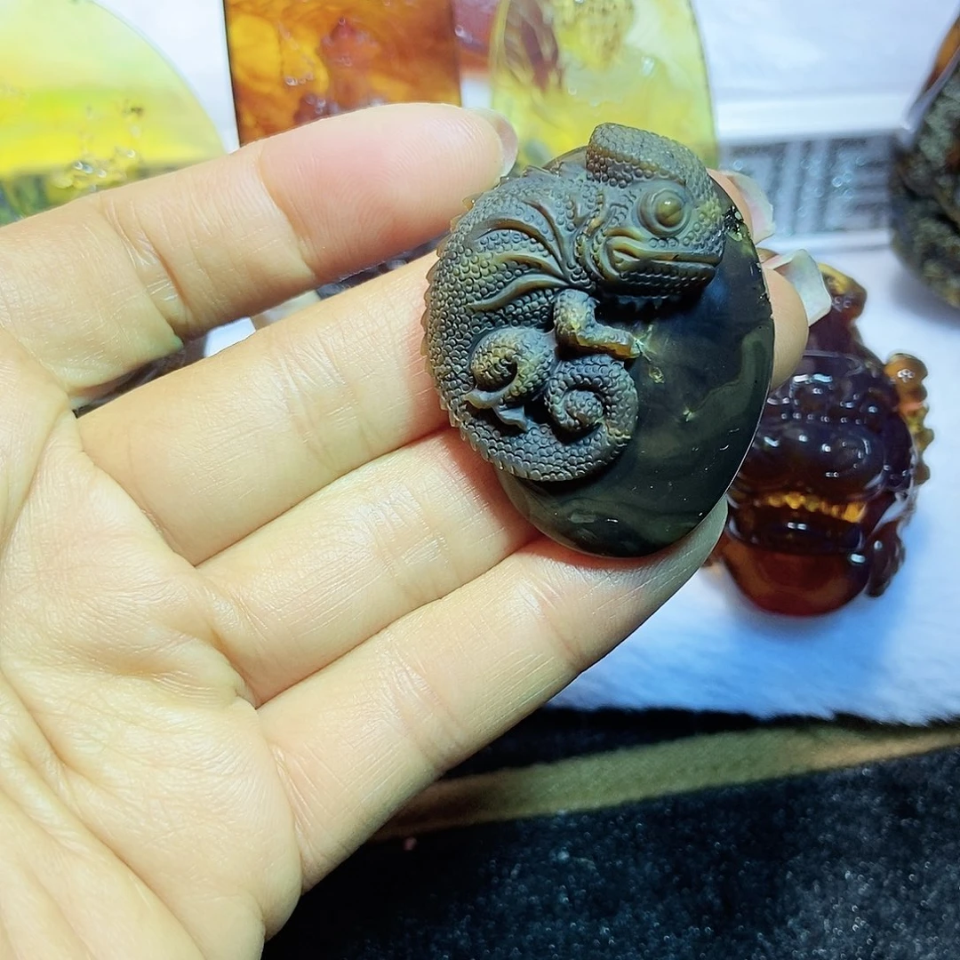 琥珀颈饰未镶嵌蜥蜴