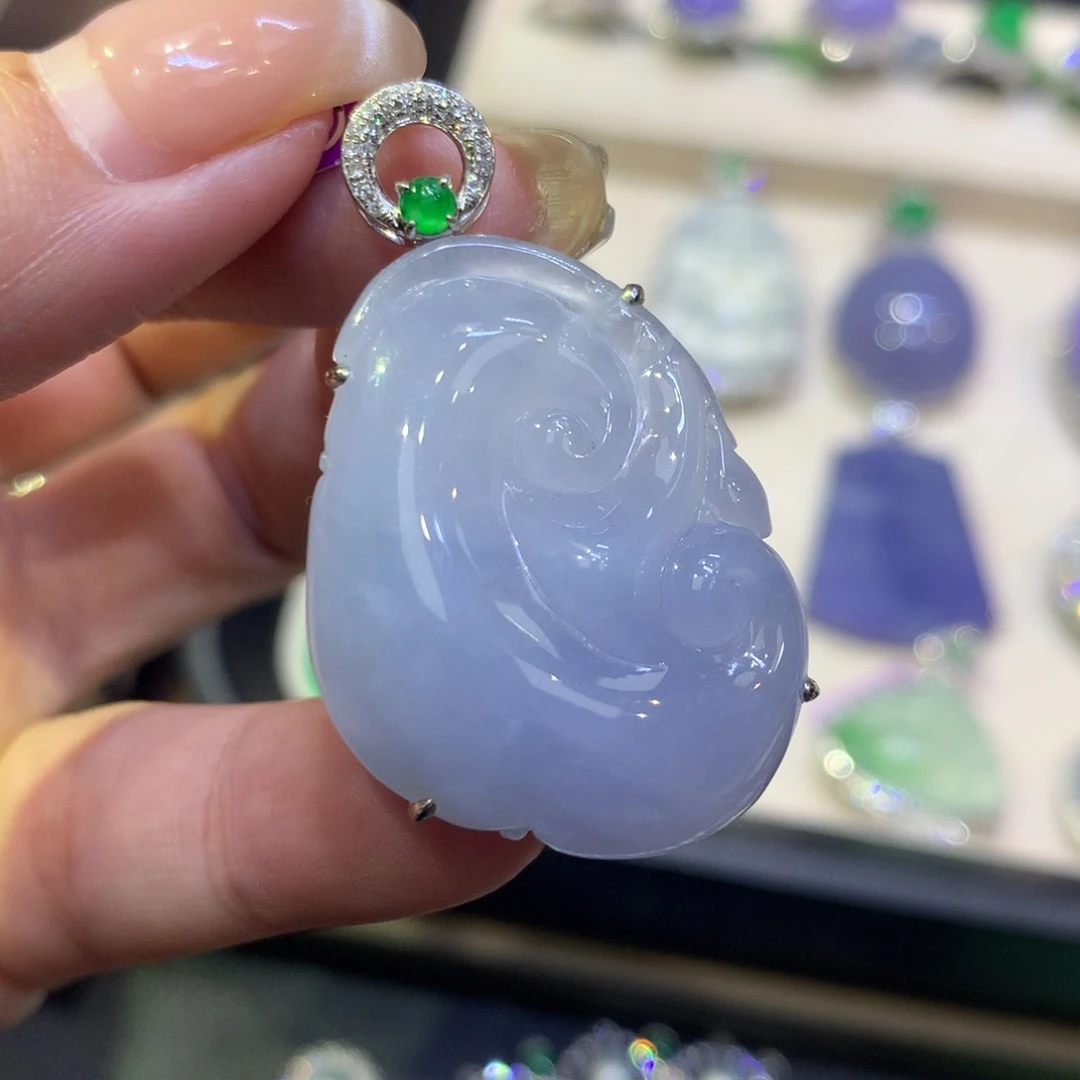 翡翠18K金镶嵌颈饰