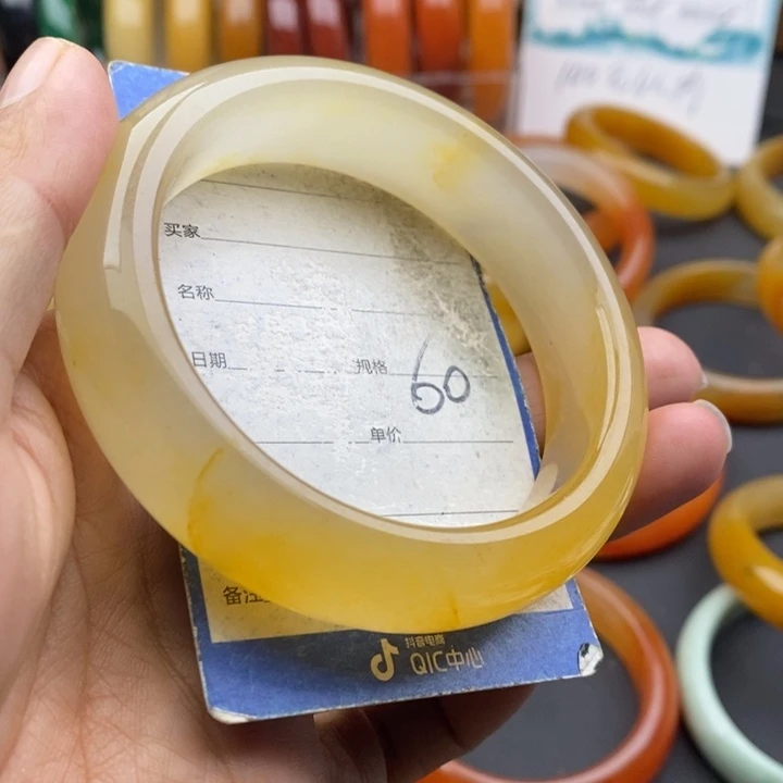 未镶嵌手镯石英质玉