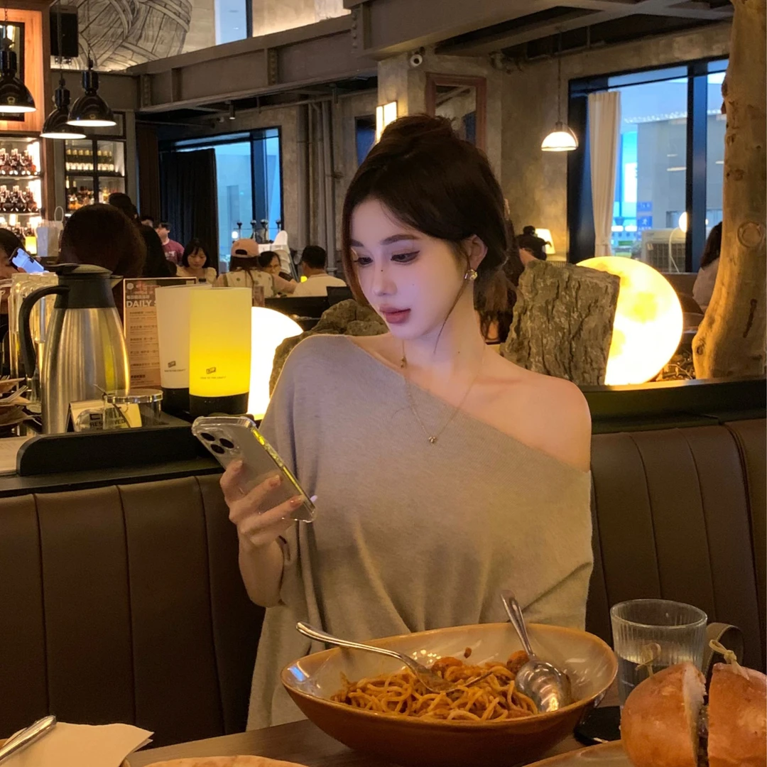 【Yinkoo】老钱风斜肩上衣蝙蝠袖设计感慵懒宽松显瘦针织T恤上衣