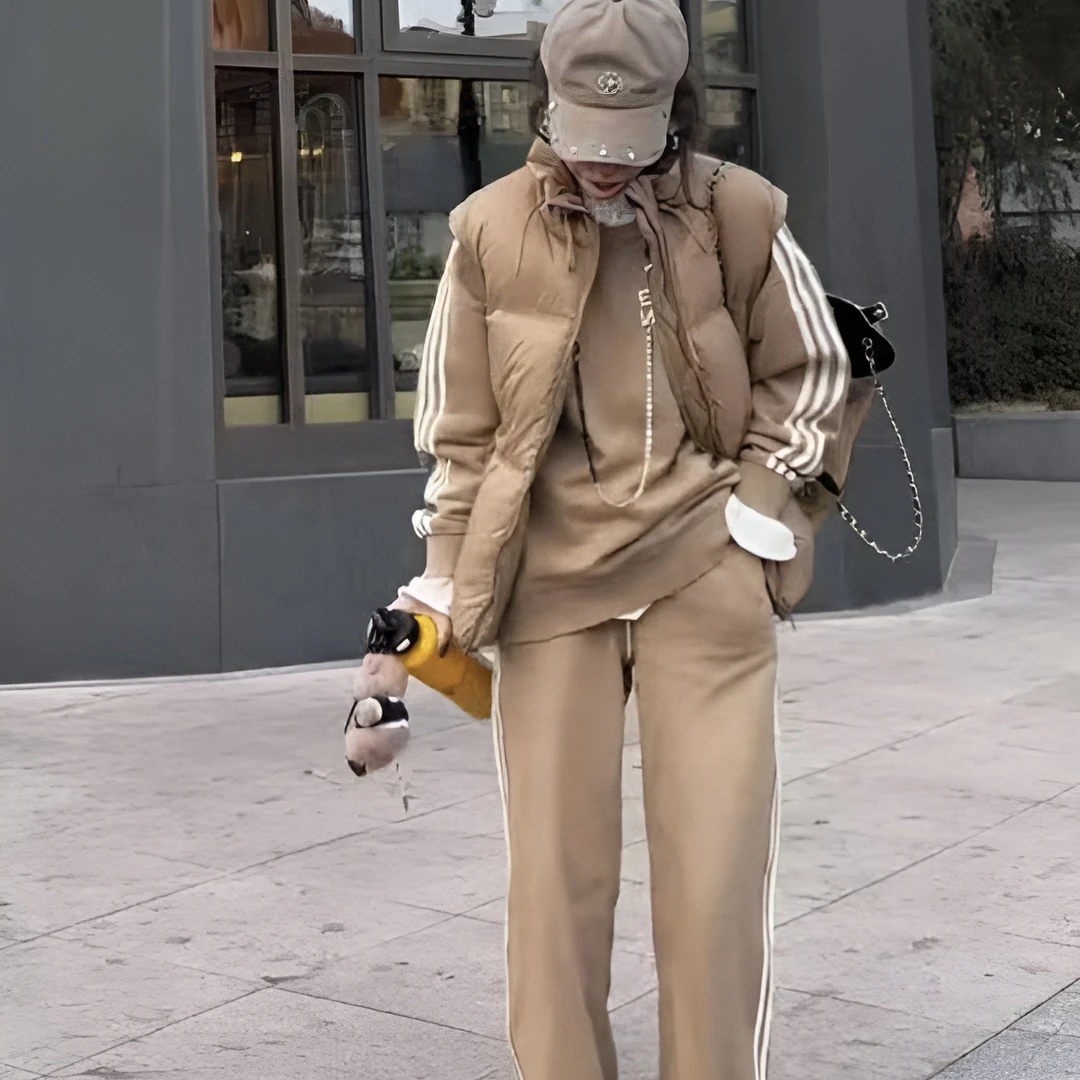 2025冬季新款韩版高级时髦学院风减龄简约时髦三件套卫衣马甲裤子