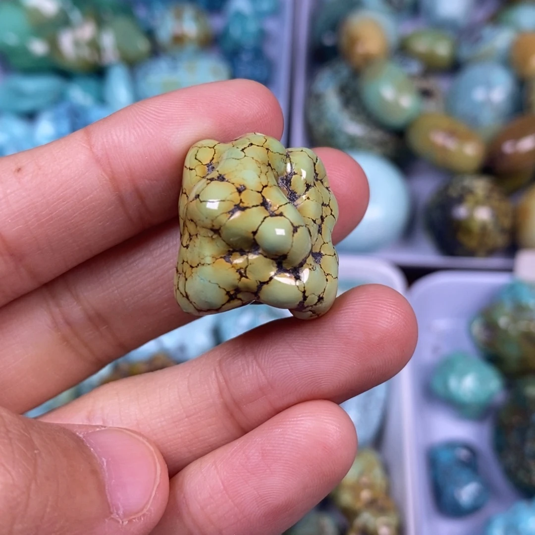 绿松石未镶嵌颈饰