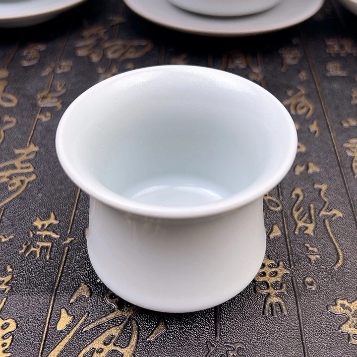 汝瓷月白仿古釉束腰马蹄杯