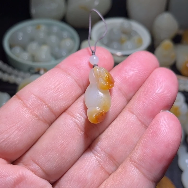 和田玉未镶嵌车挂忐*