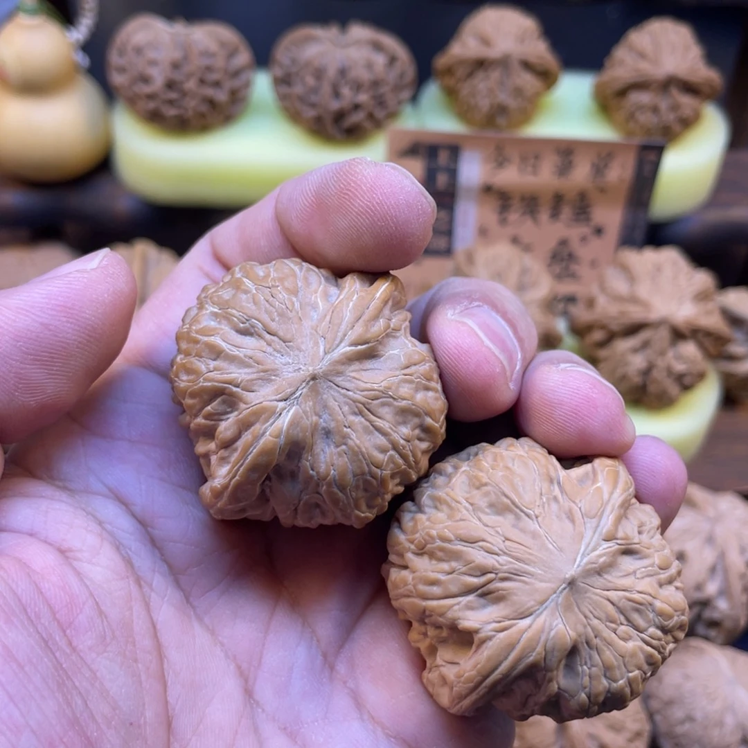 R***t吊坠文玩核桃铁锤