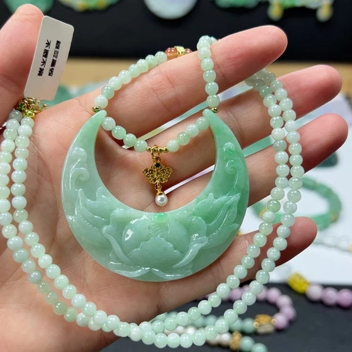 颈饰未镶嵌翡翠吊坠