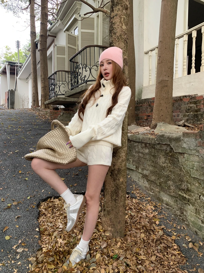 秋冬季毛衣短裤套装女款爆款2025新款高级感上衣套头休闲风慵懒风