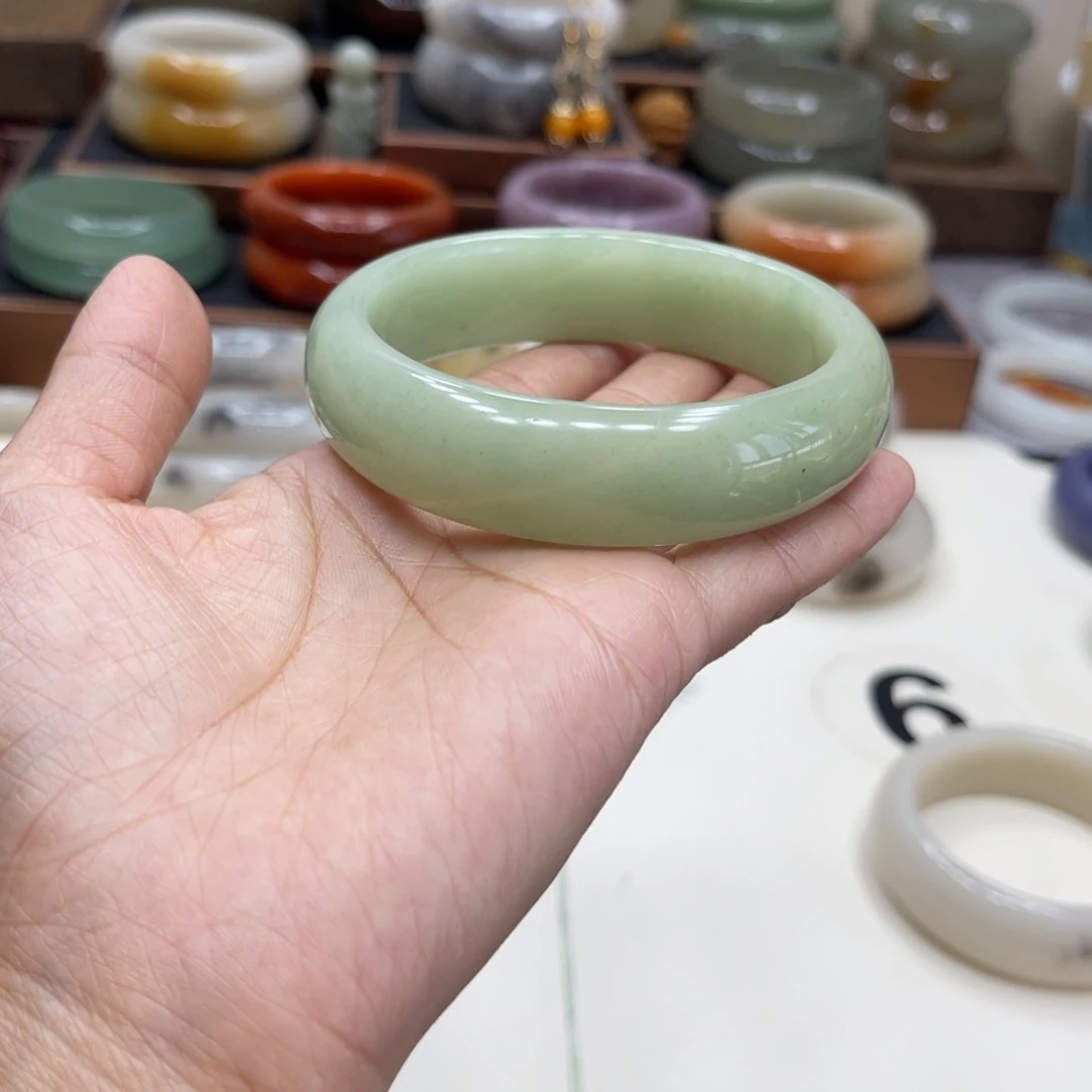 未镶嵌石英岩玉珠宝奇石