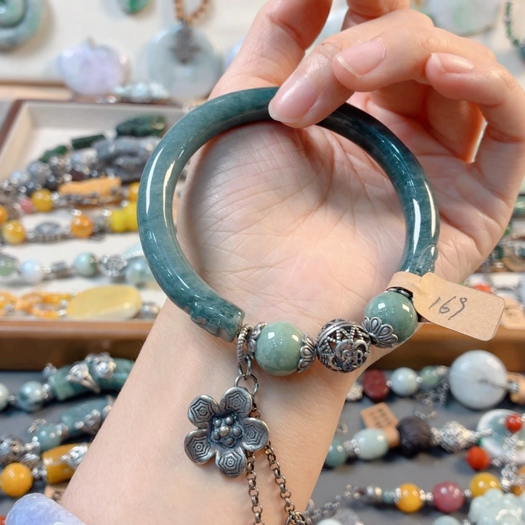 赵***刀翡翠未镶嵌颈饰手串